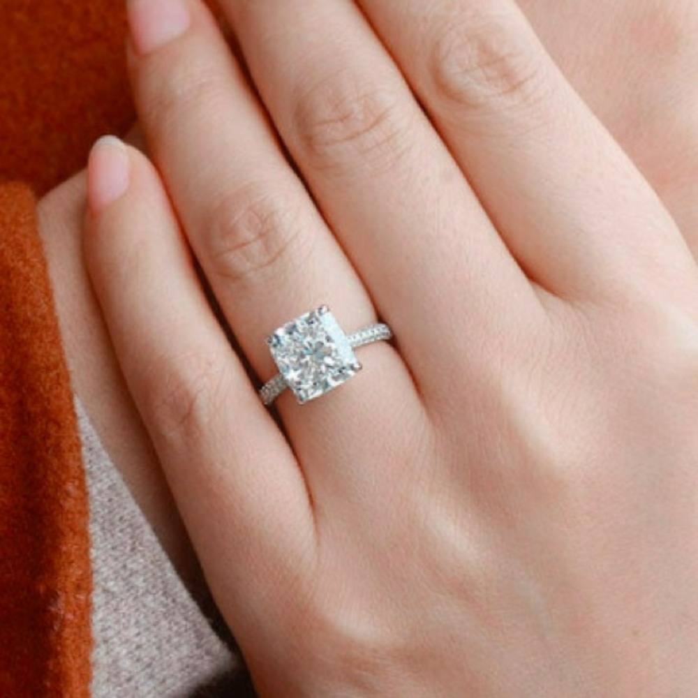 5 carat white sapphire in a 925 silver setting - Picture 2 of 8